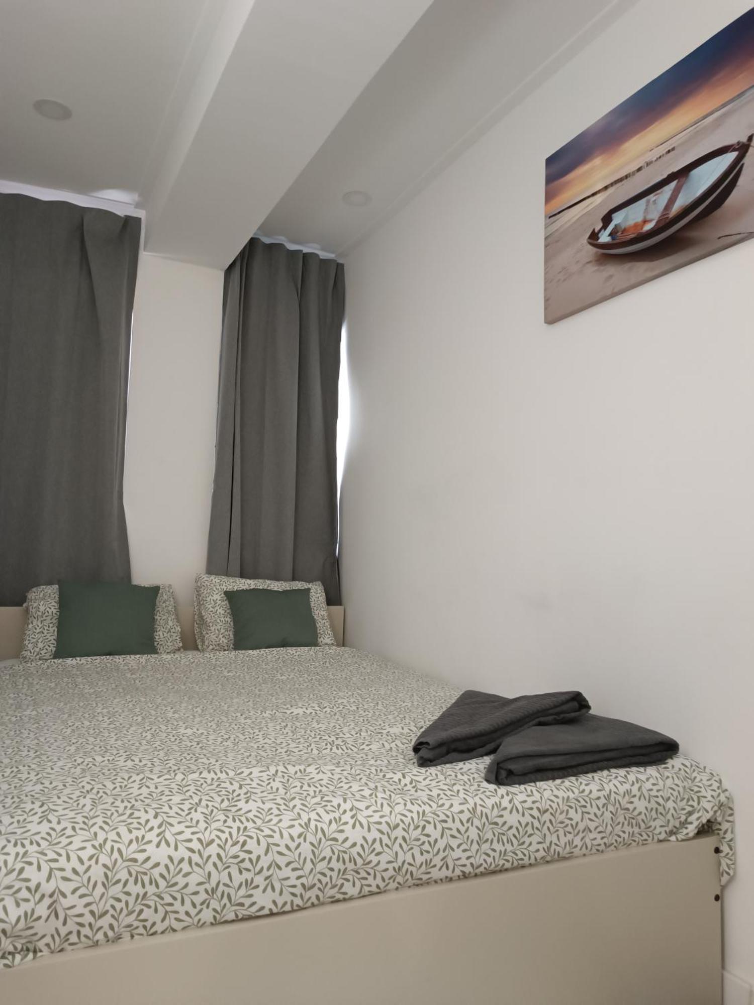 Plaza Caparica Hostel Коста да Капарика Екстериор снимка