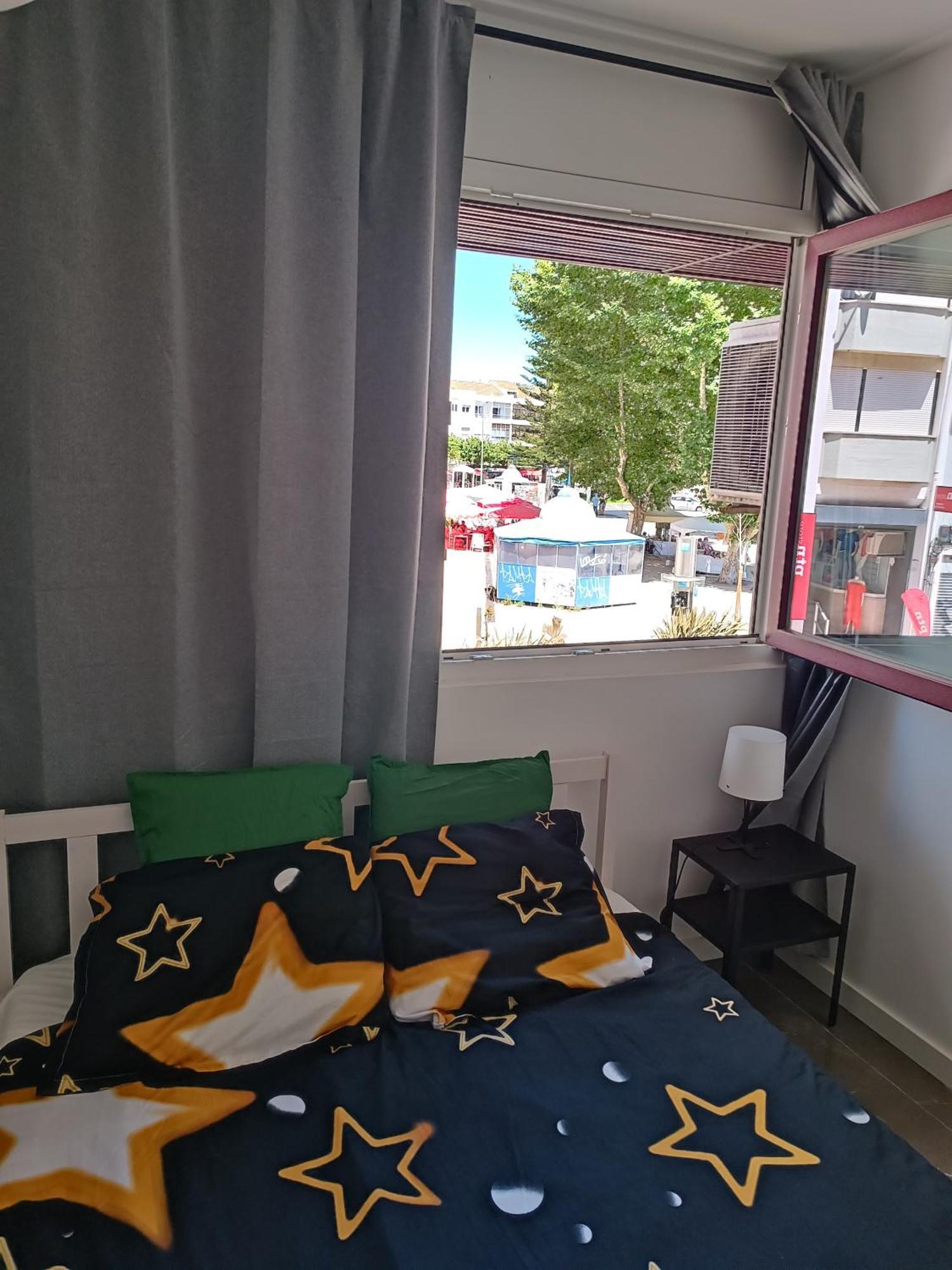 Plaza Caparica Hostel Коста да Капарика Екстериор снимка
