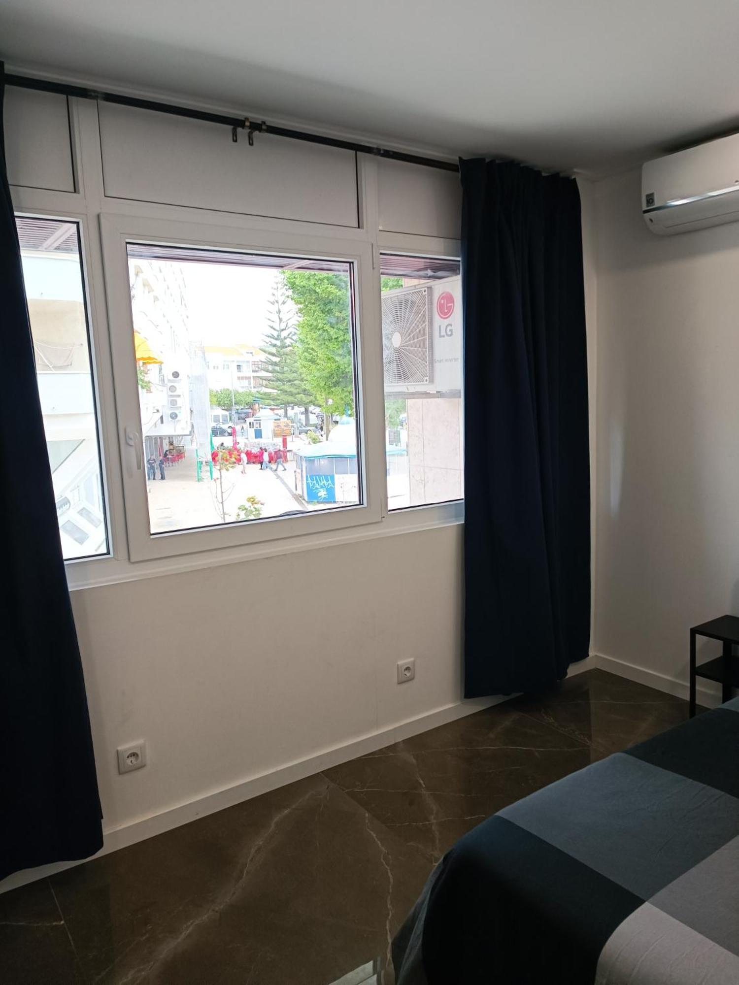 Plaza Caparica Hostel Коста да Капарика Екстериор снимка